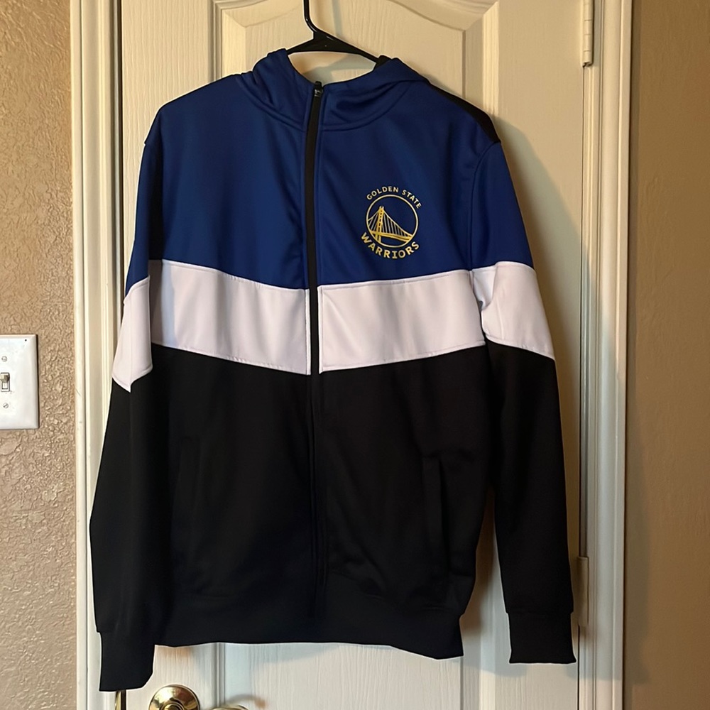 Golden state warrior jacket size small in men’s.